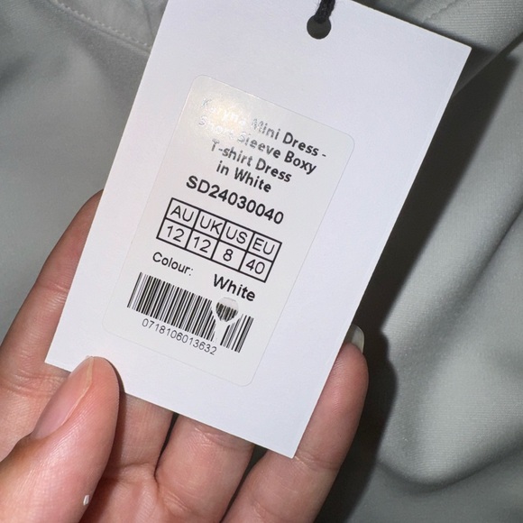 KARYNA MINI DRESS - SHORT SLEEVE BOXY T-SHIRT DRESS IN WHITE - Picture 4 of 4